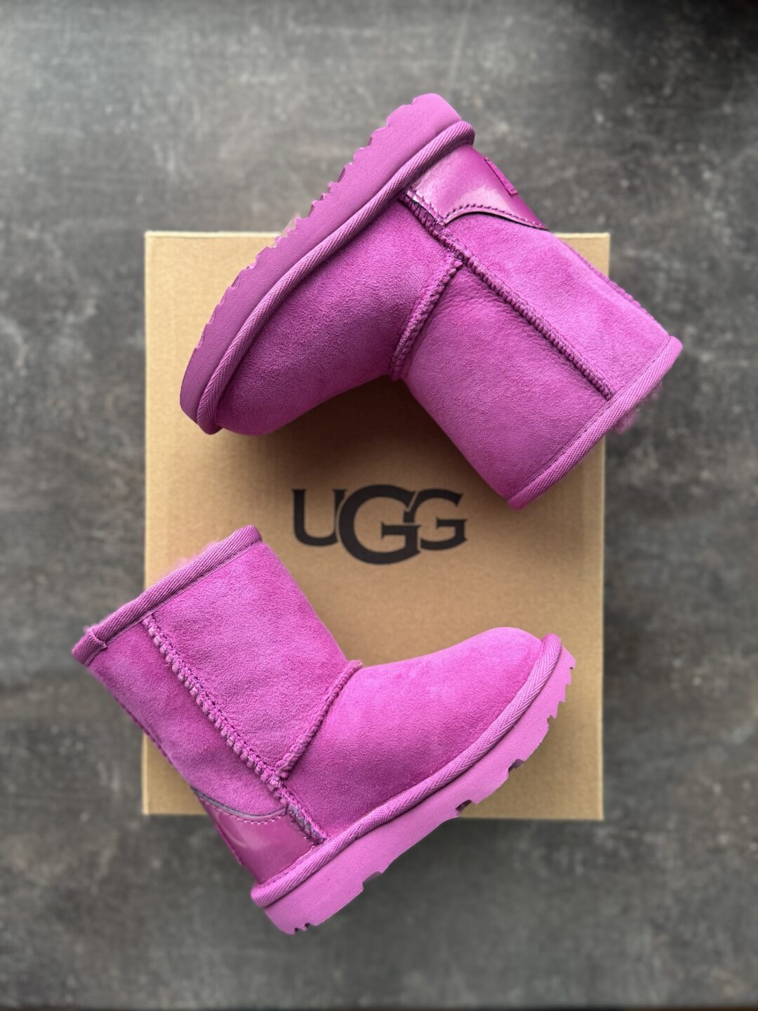 Дитячі черевики UGG Classic II - Зображення 2